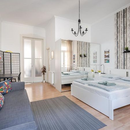 K10 - Kazinczy Street Heritage Suite - Best Location By Bqa Budapest Exteriör bild