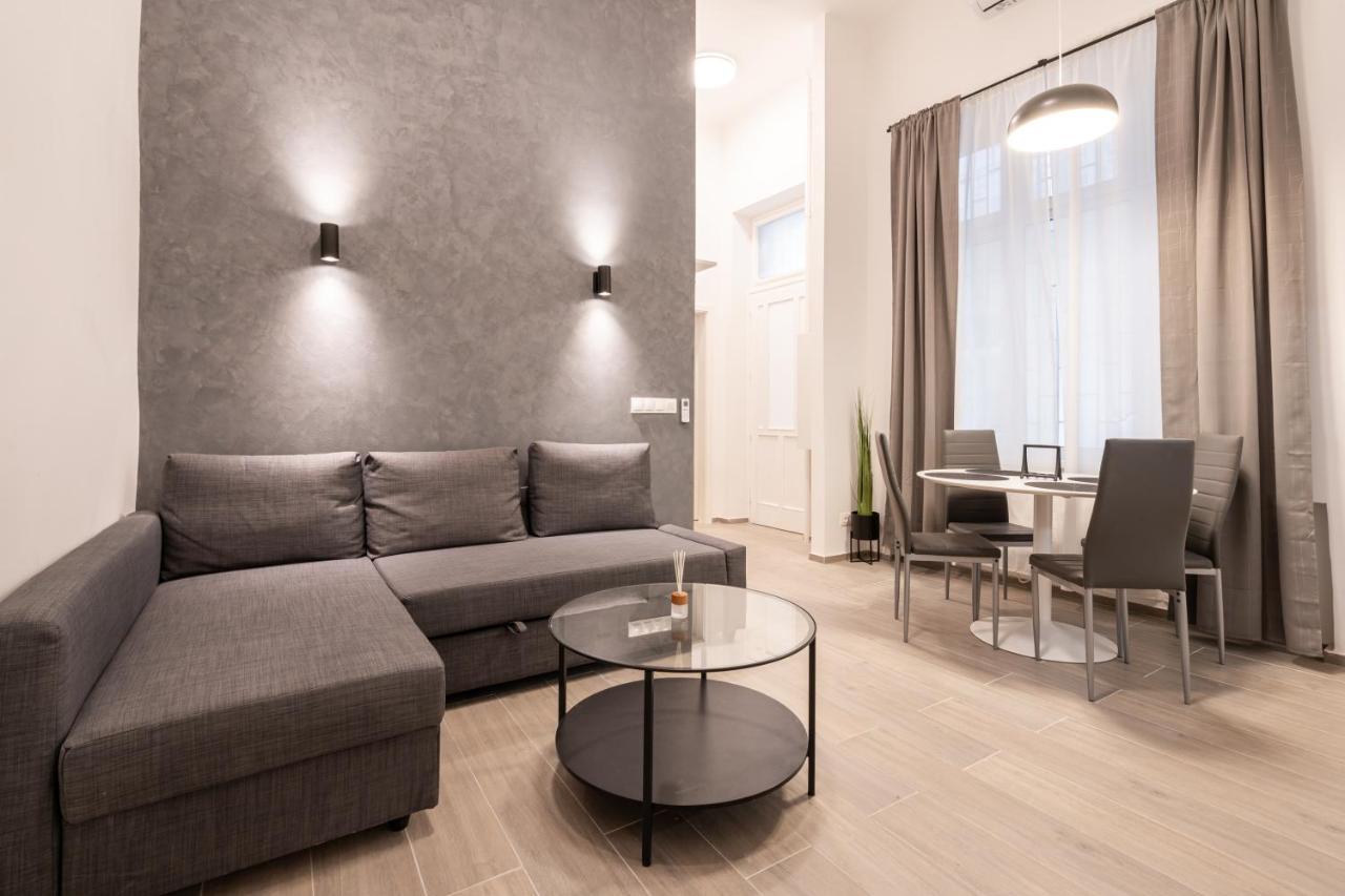K10 - Kazinczy Street Heritage Suite - Best Location By Bqa Budapest Exteriör bild