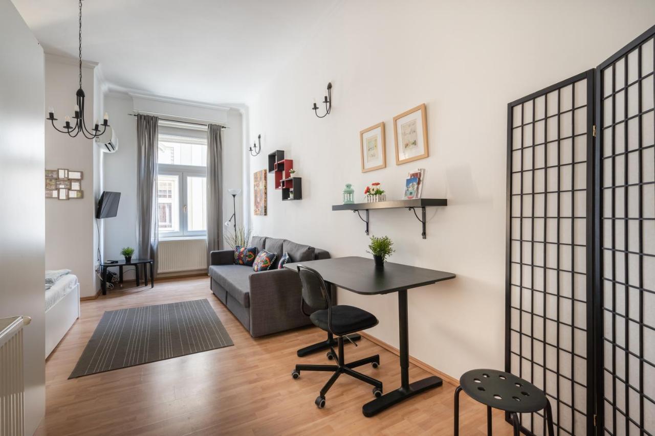 K10 - Kazinczy Street Heritage Suite - Best Location By Bqa Budapest Exteriör bild