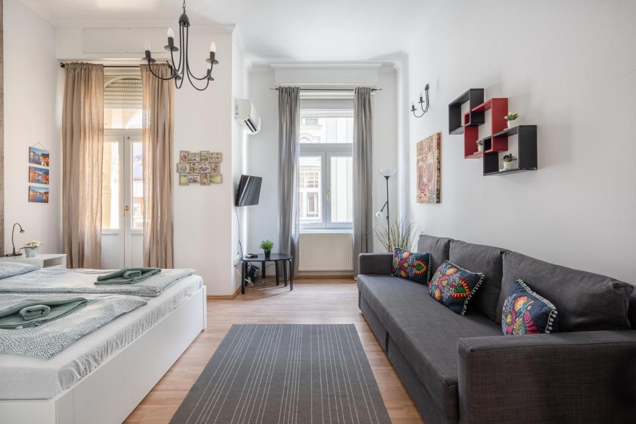 K10 - Kazinczy Street Heritage Suite - Best Location By Bqa Budapest Exteriör bild