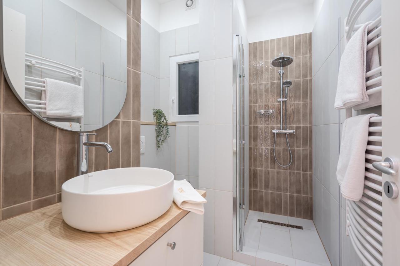 K10 - Kazinczy Street Heritage Suite - Best Location By Bqa Budapest Exteriör bild