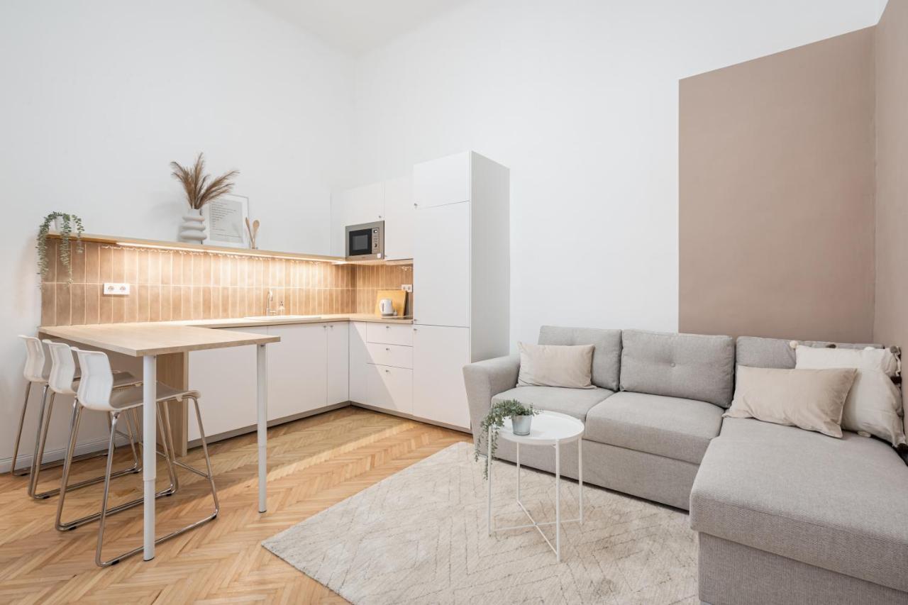 K10 - Kazinczy Street Heritage Suite - Best Location By Bqa Budapest Exteriör bild