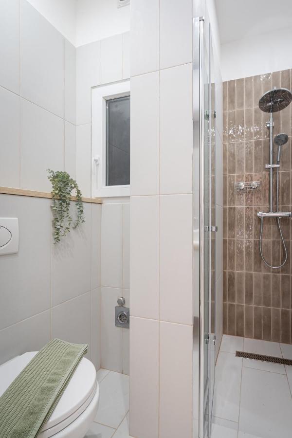 K10 - Kazinczy Street Heritage Suite - Best Location By Bqa Budapest Exteriör bild